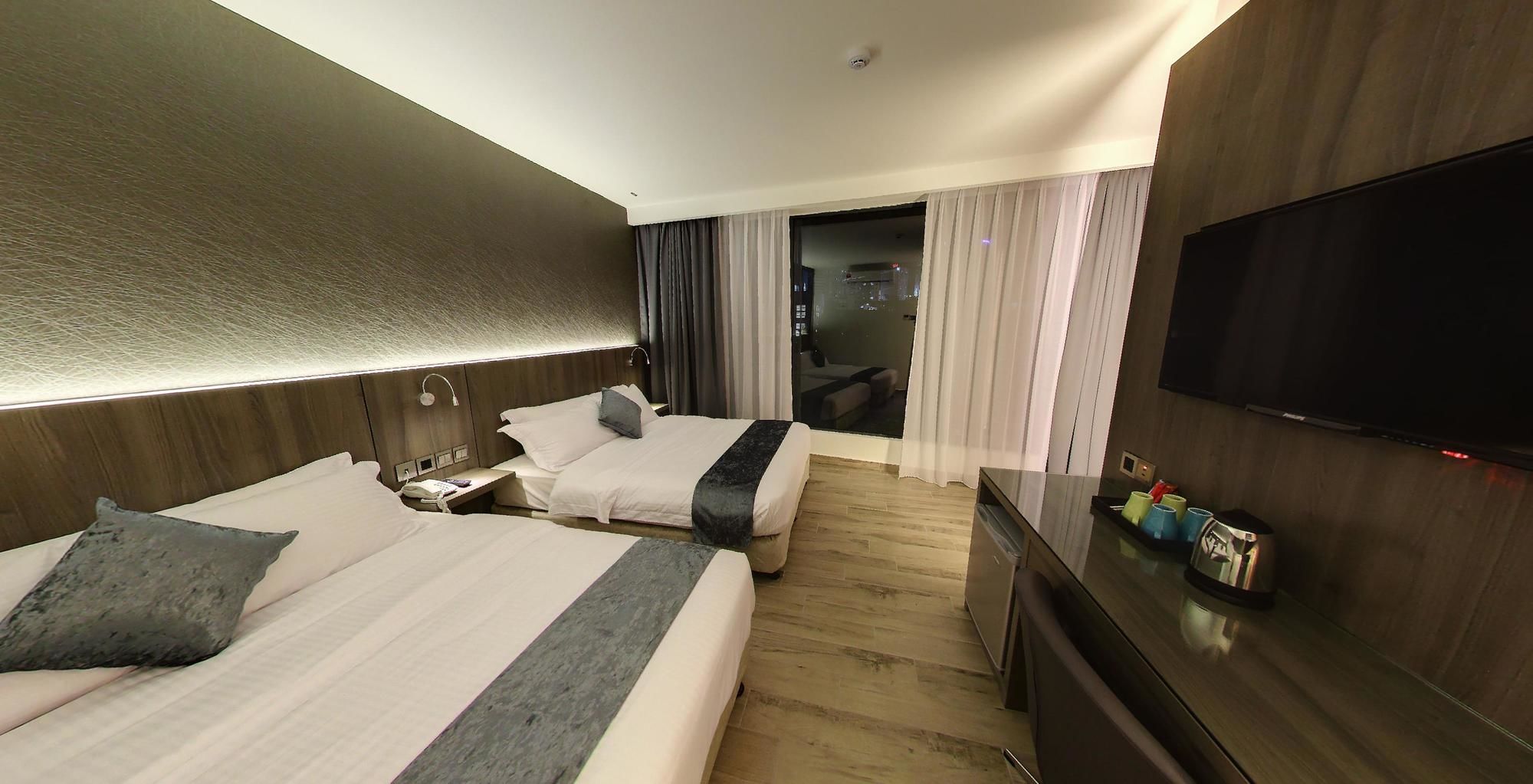 Фото Flora by Crossroads Hotel