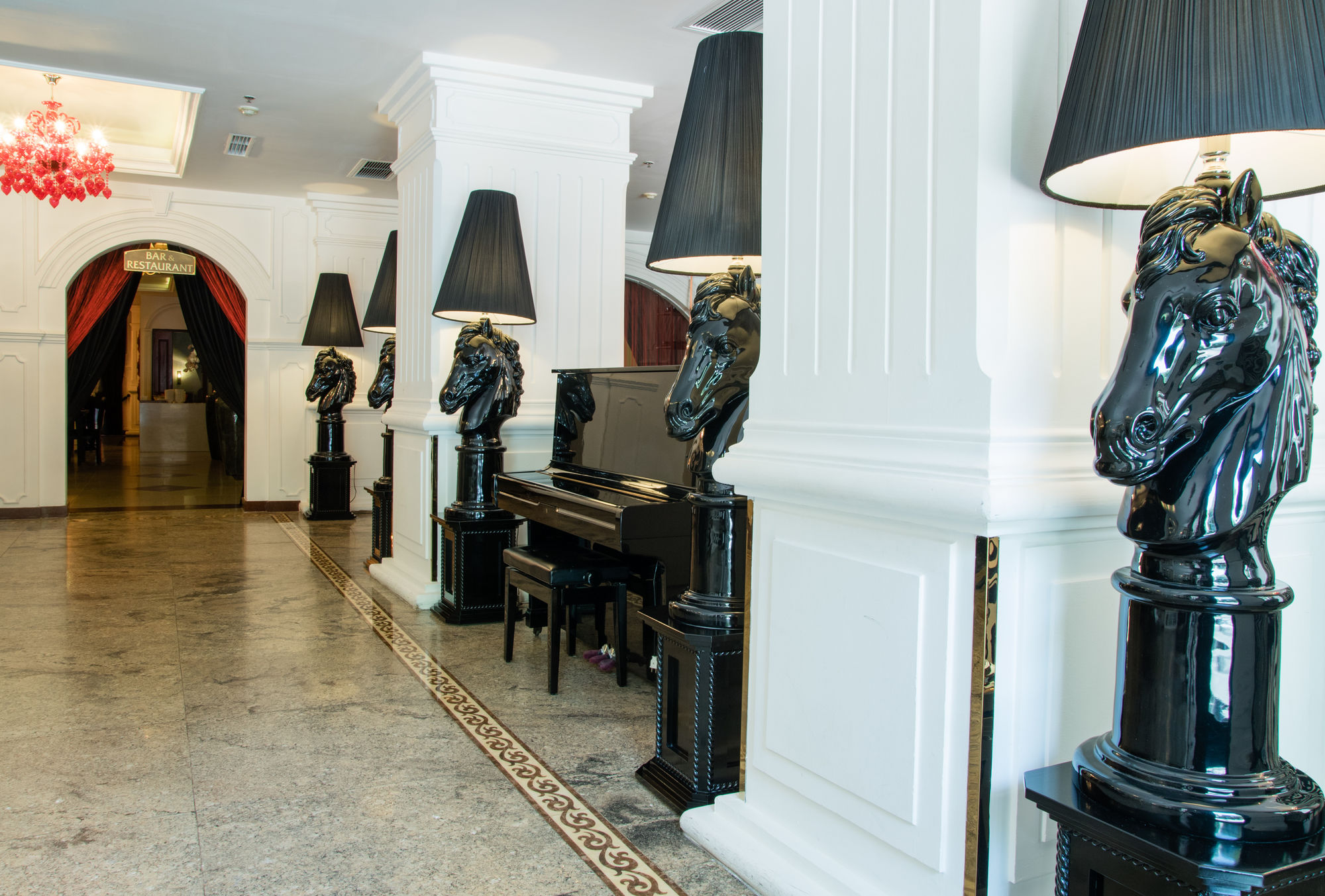 Фото California Saigon Hotel & Rooftop Pool