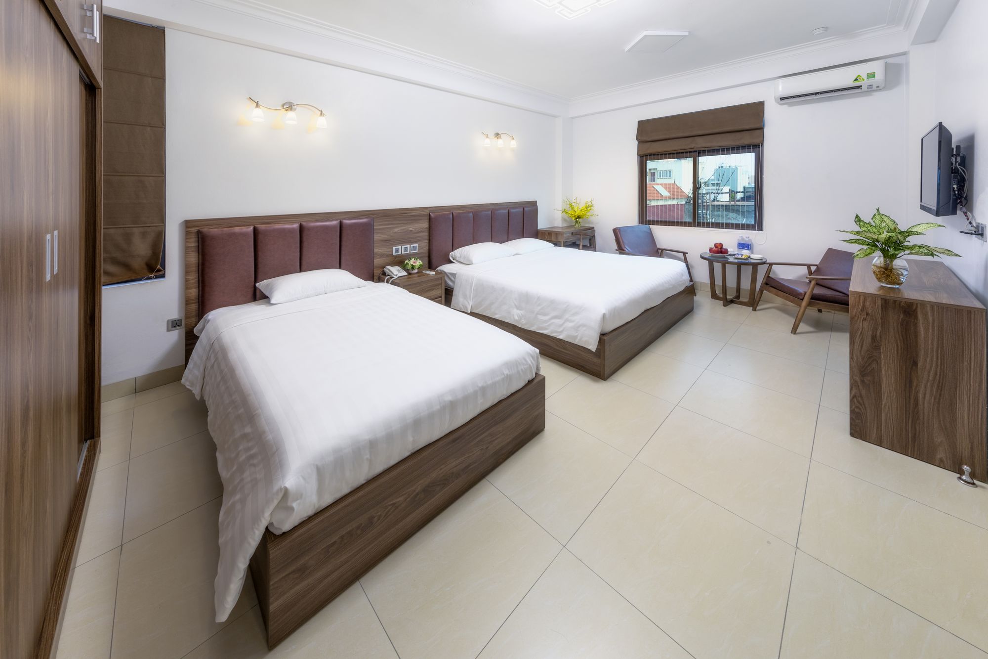 Фото Westlake Tay Ho Hotel