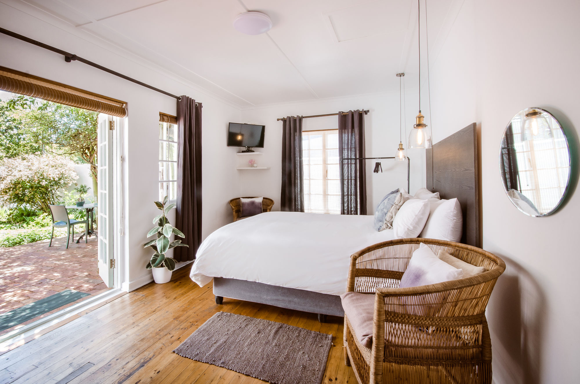 Фото Whispering Oaks