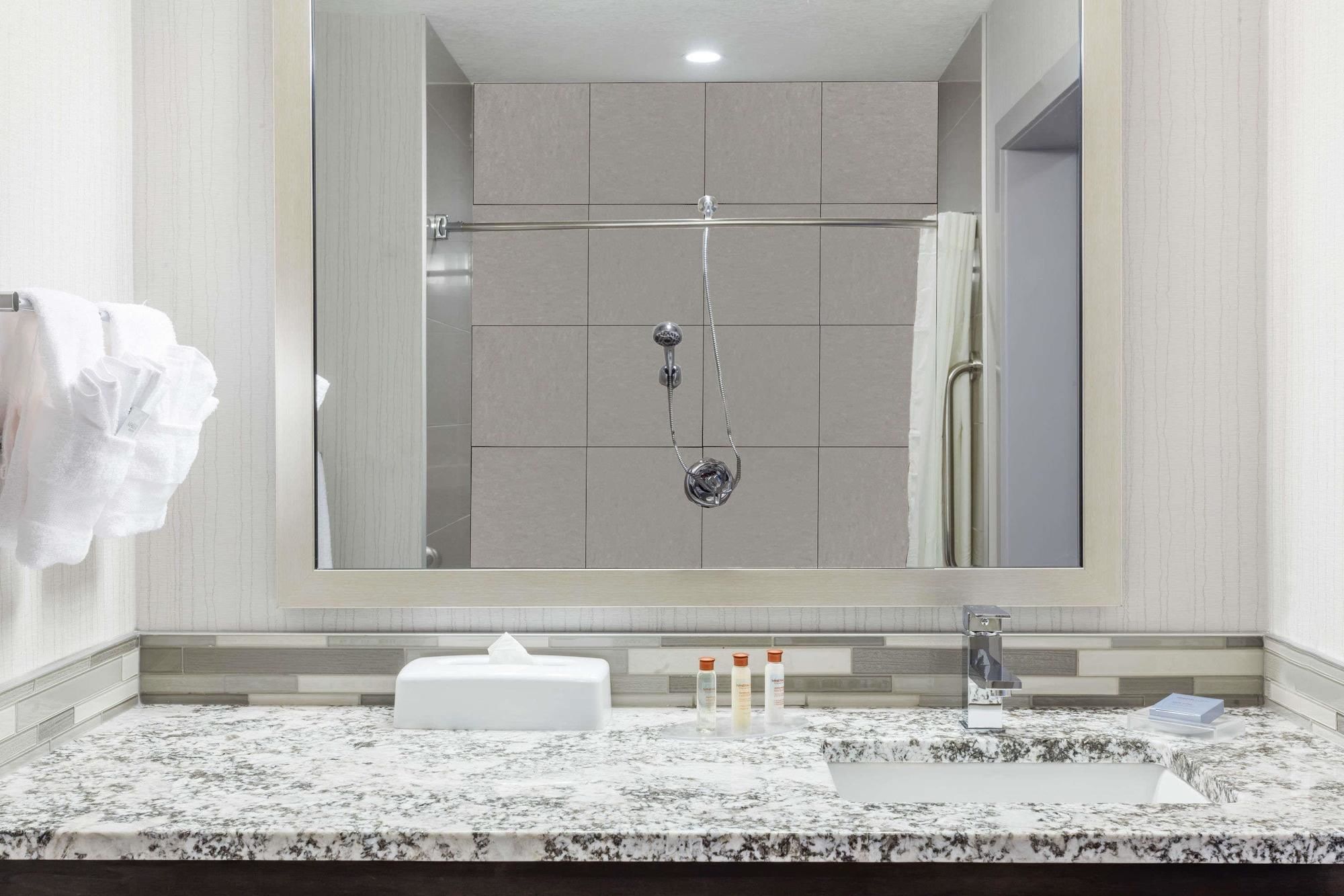 Фото Best Western Plus Airdrie Gateway