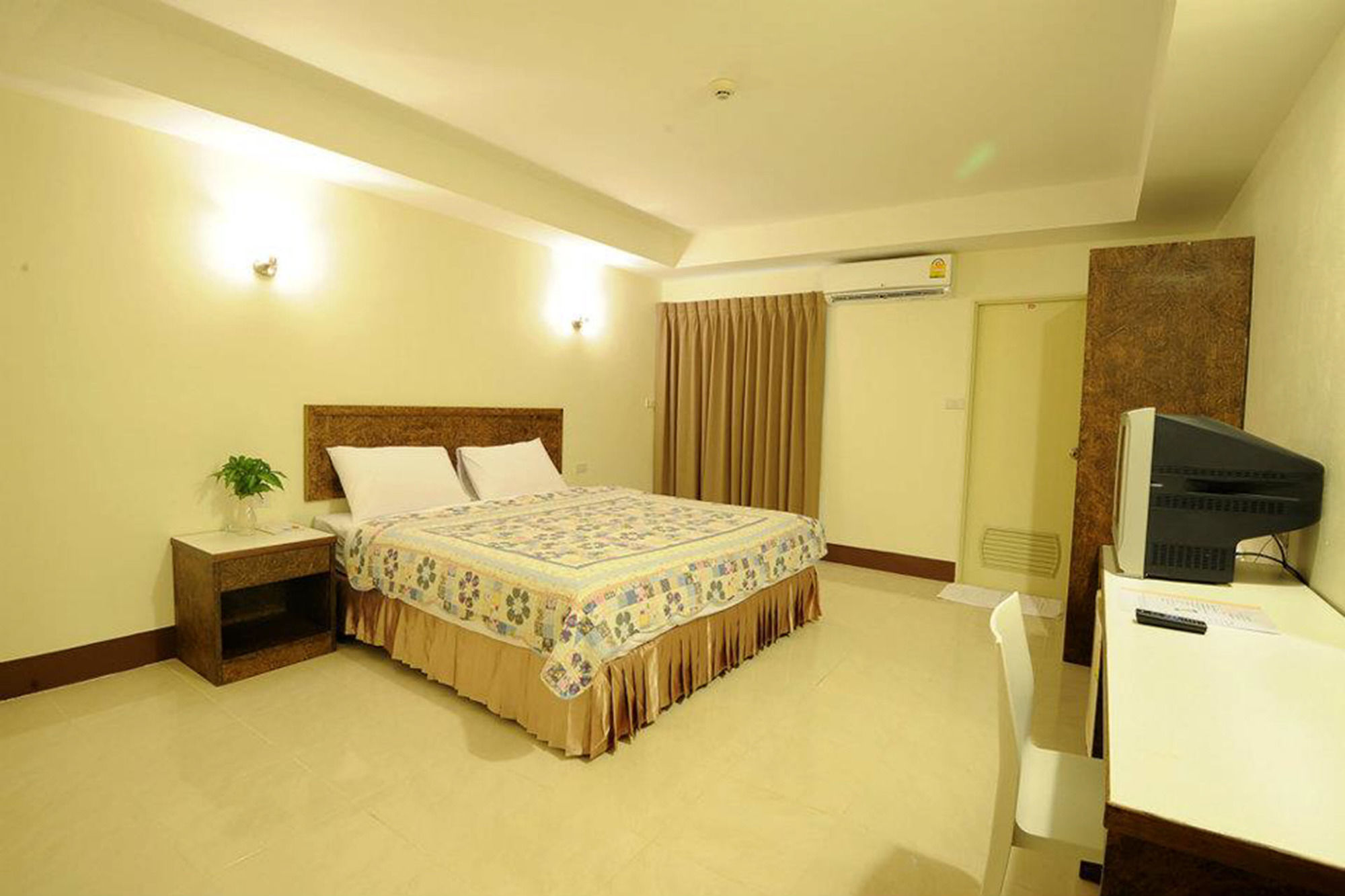 Фото Trat Center Hotel