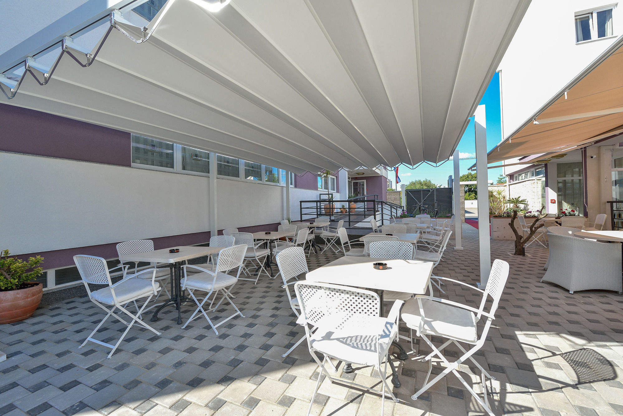 Фото Hotel ZaDaR