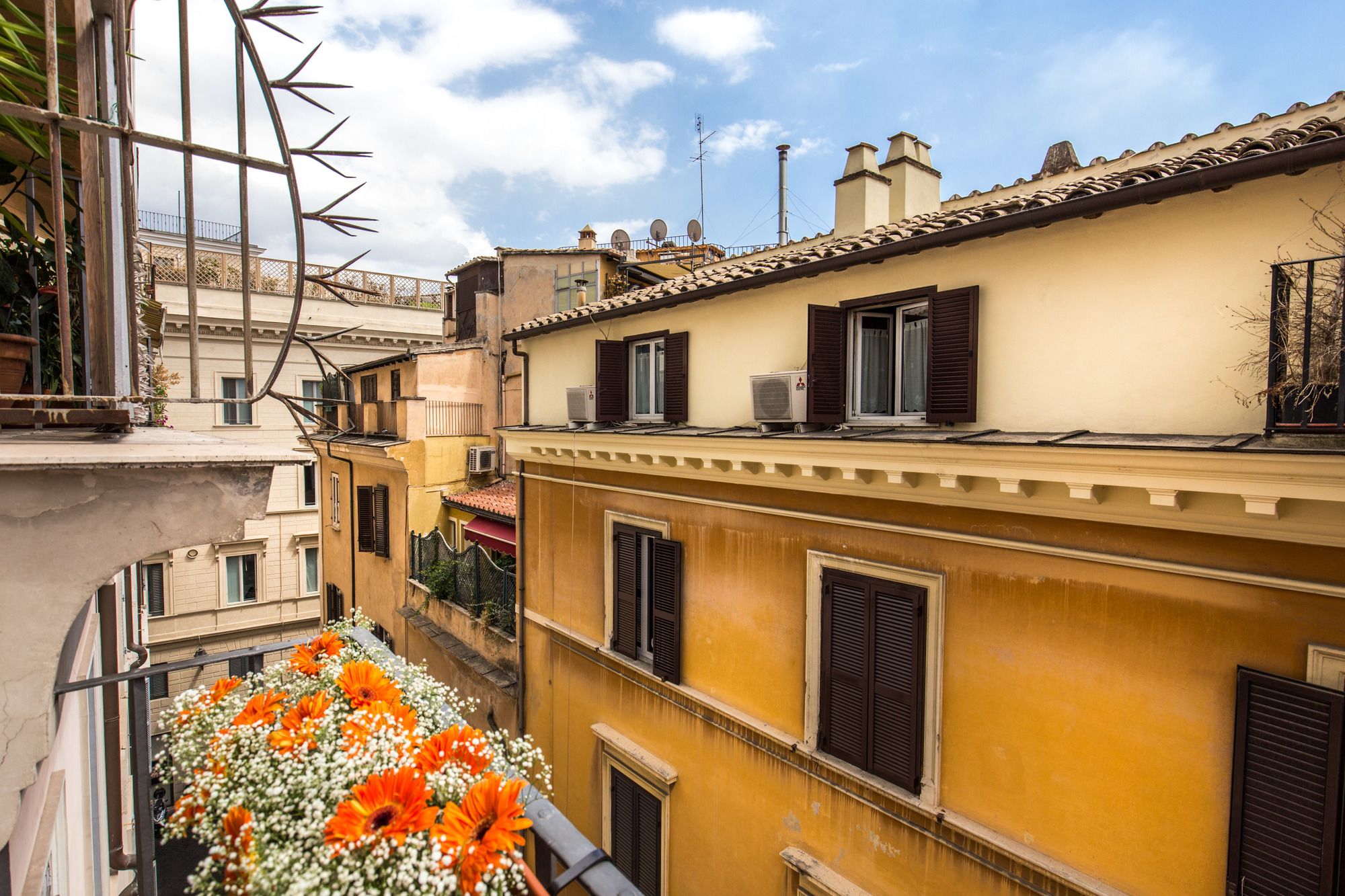 Фото Orange Suites