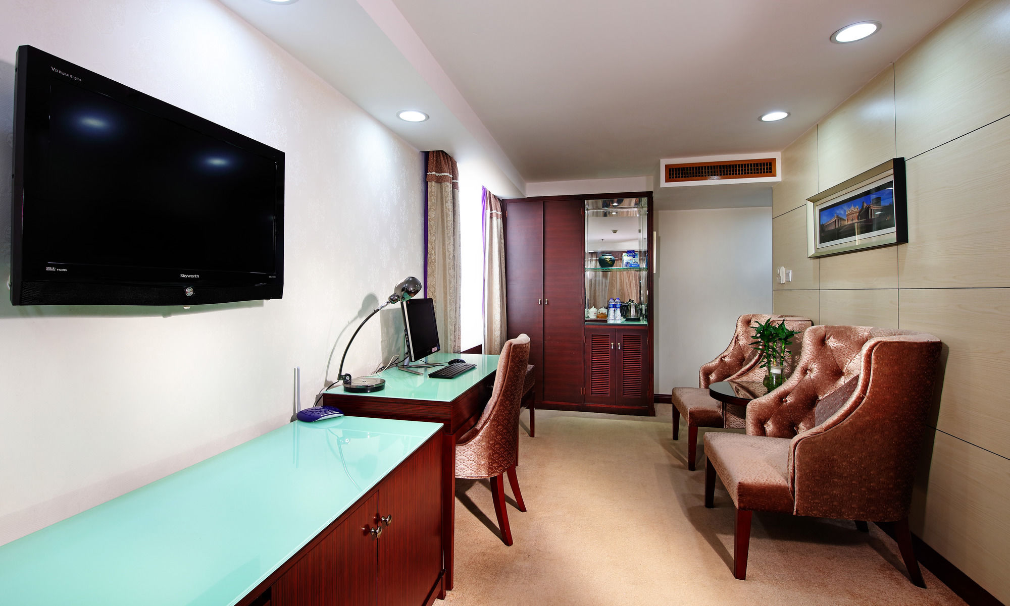 Фото New World Hotel