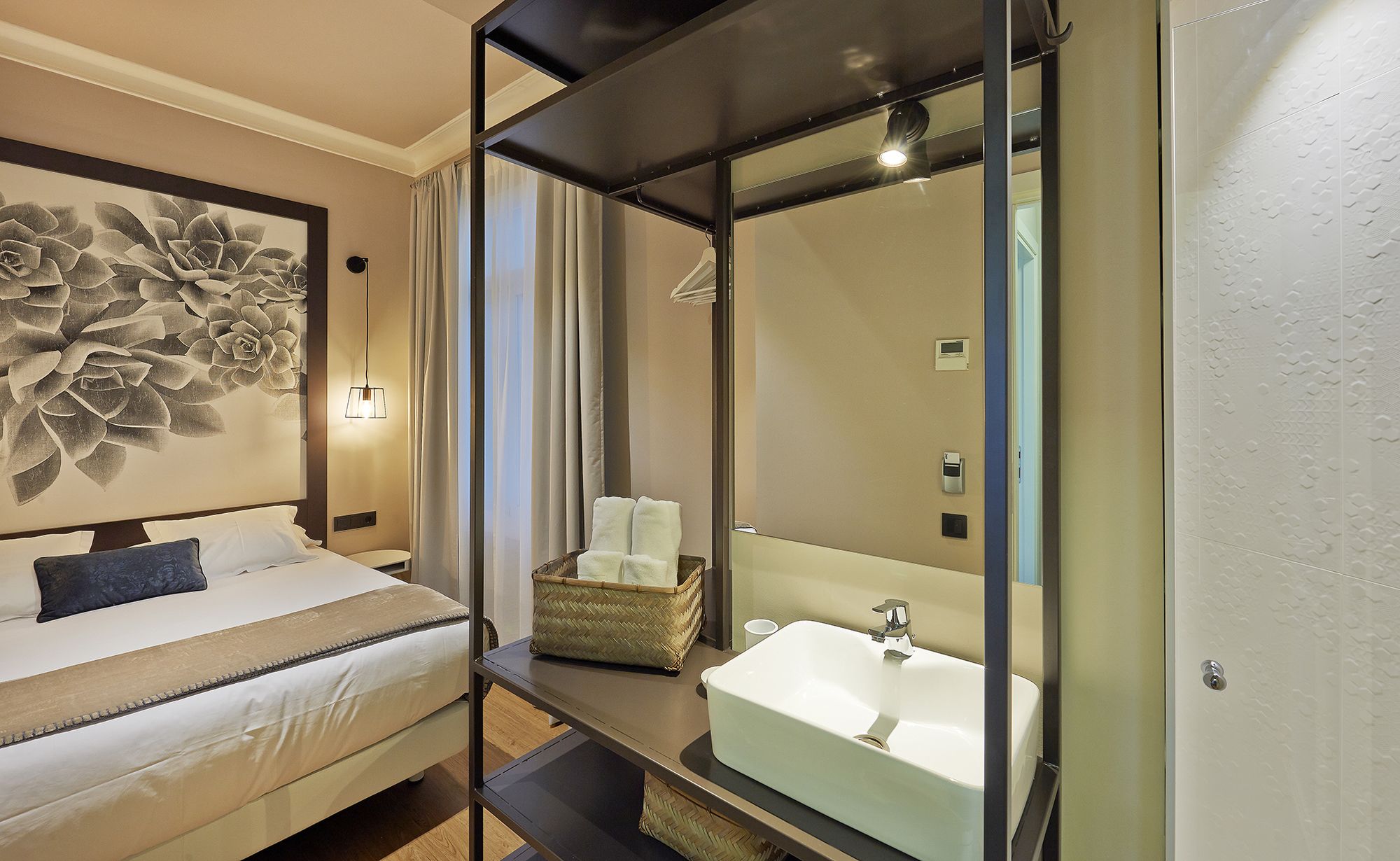 Фото Hostal Central Barcelona