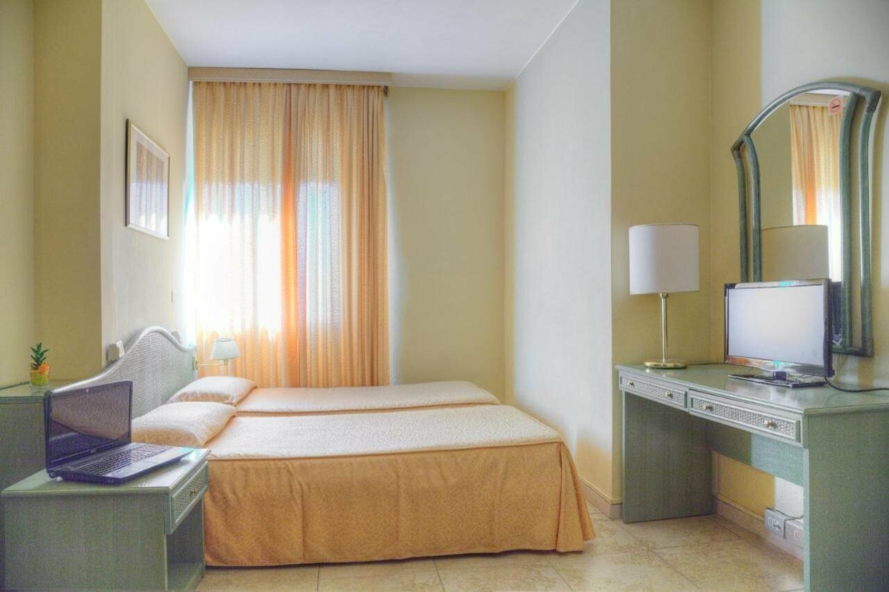 Фото Hotel Amalfi