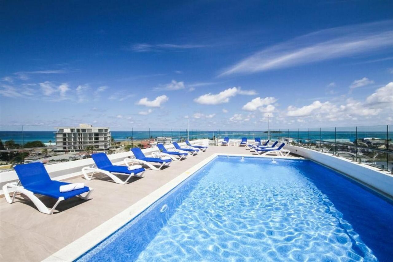 Фото Azure Lofts & Pool Hotel