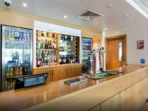 Гостиница Travelodge Sunbury M3