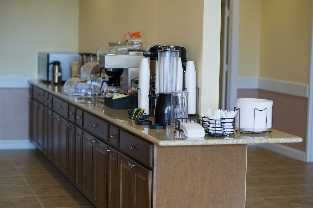 Фото Express Inn & Suites