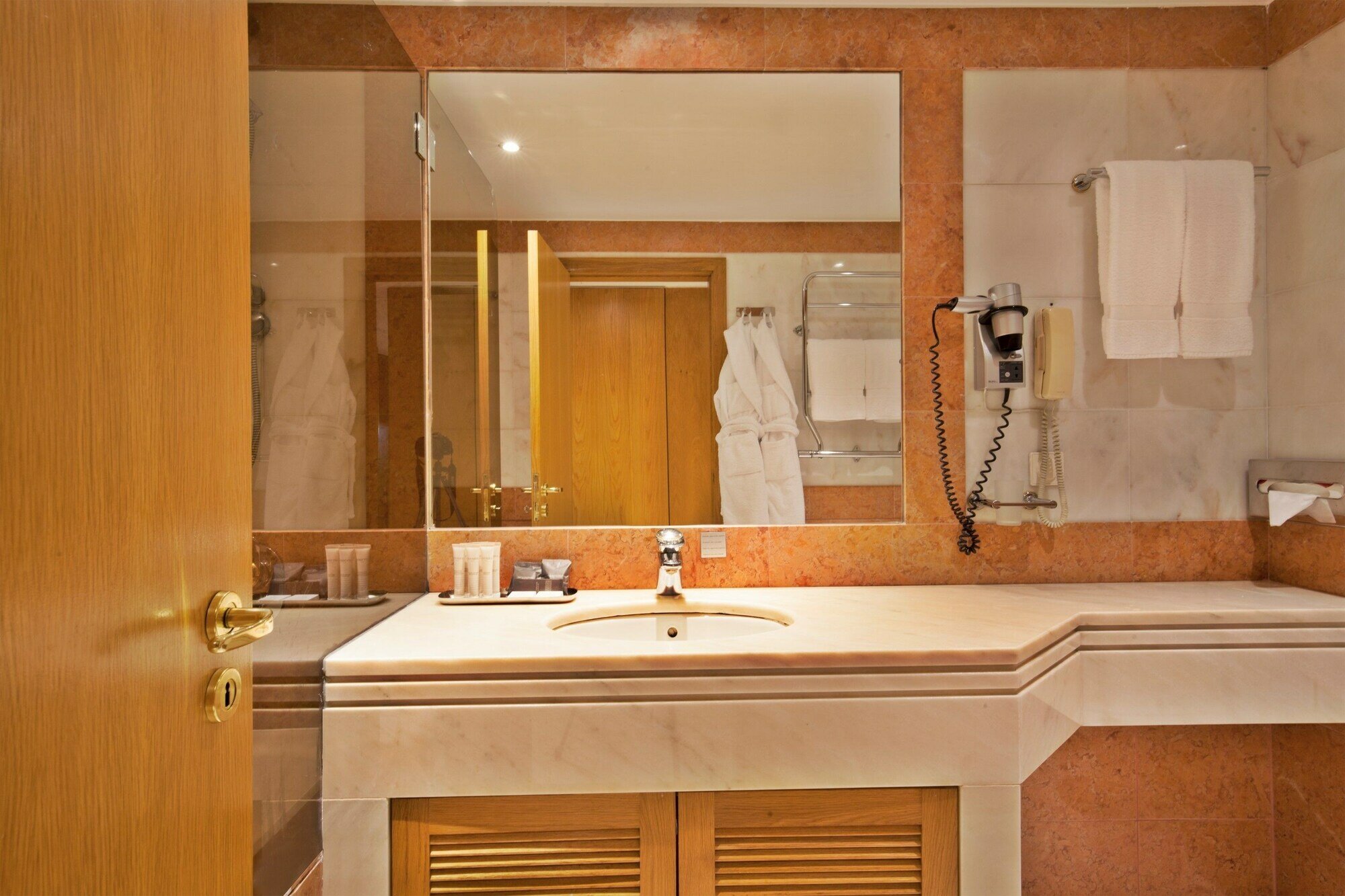 Фото Altis Suites - Apartamentos Turísticos