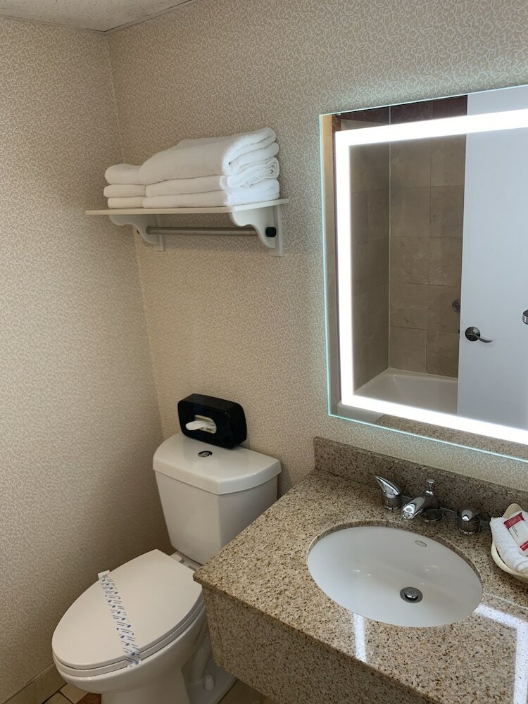 Фото Super 8 by Wyndham Sturbridge