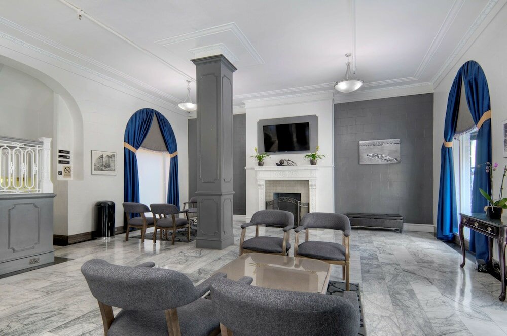 Фото Monarch Hotel