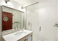 Фото Four Points by Sheraton Philadelphia City Center