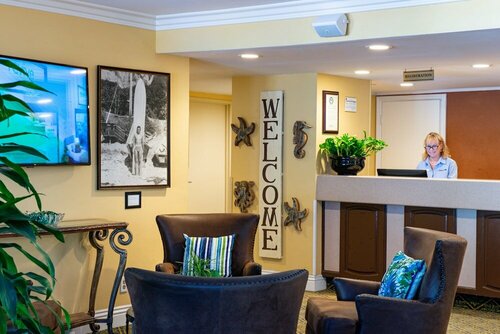 Внешний вид отеля Dana Point Marina Inn в Дана-Пойнте, фото 4