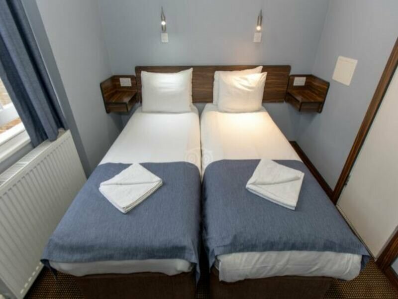 Фото The Angus Hotel