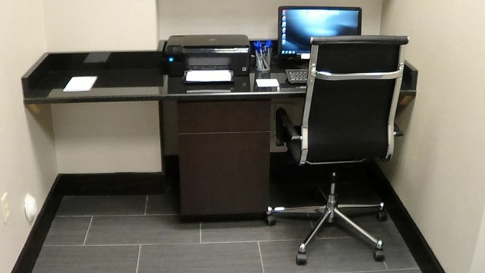 Фото Holiday Inn Express & Suites Greenville - Downtown by Ihg