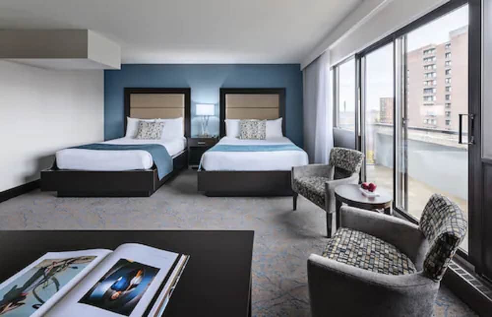 Фото Ottawa Embassy Hotel & Suites