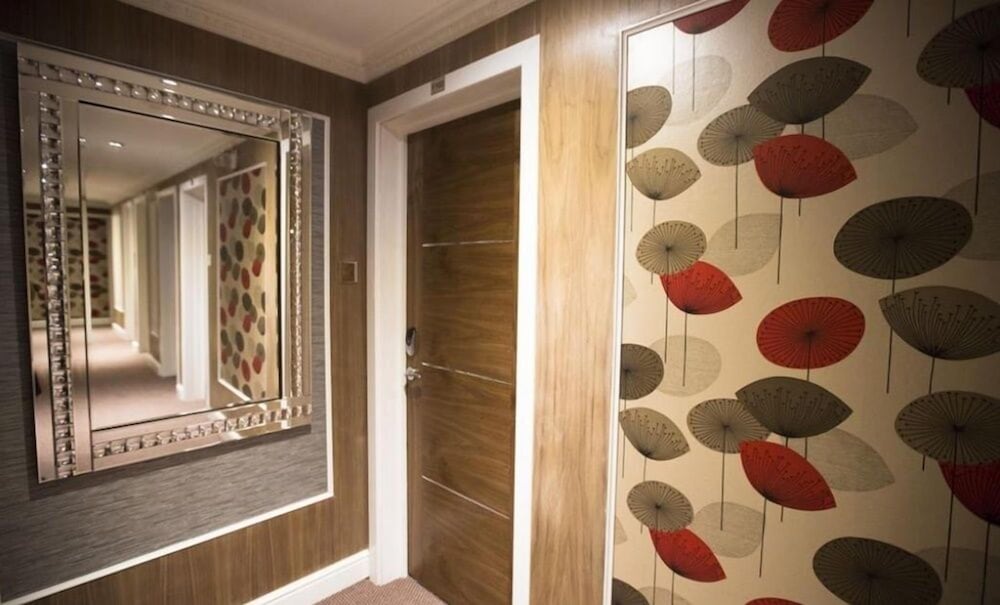 Фото Cheshire Hotel Central London