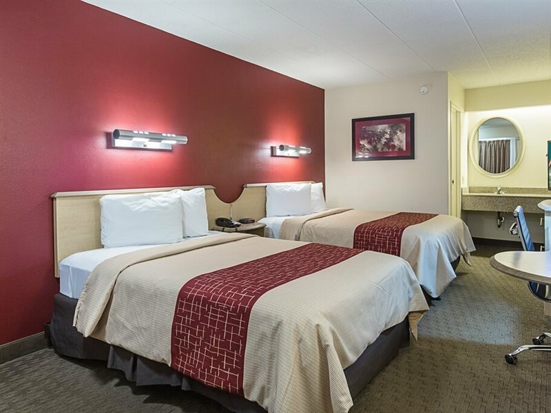 Фото Red Roof Inn Detroit - Farmington Hills