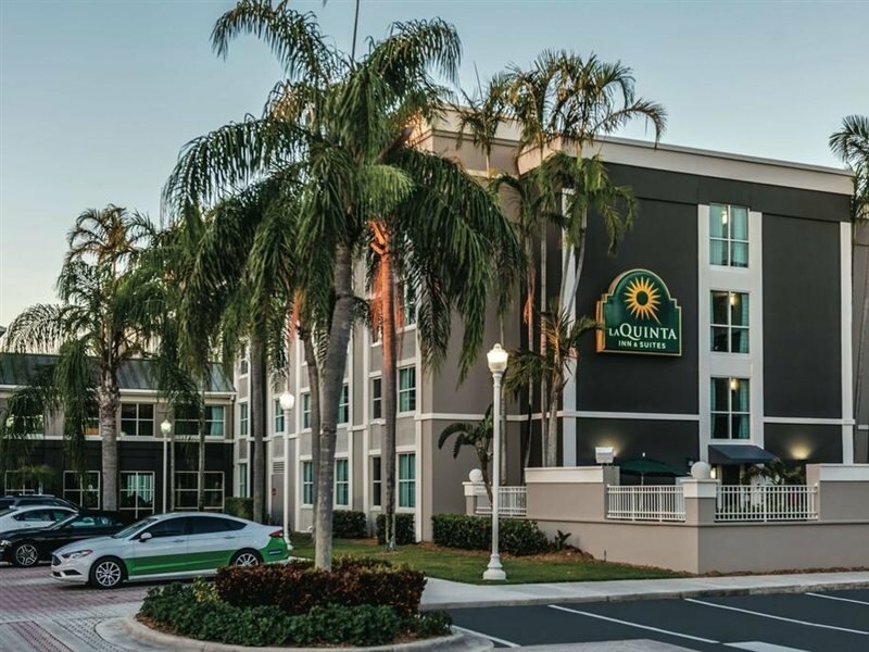 Фото La Quinta Inn & Suites by Wyndham Plantation at Sw 6th St