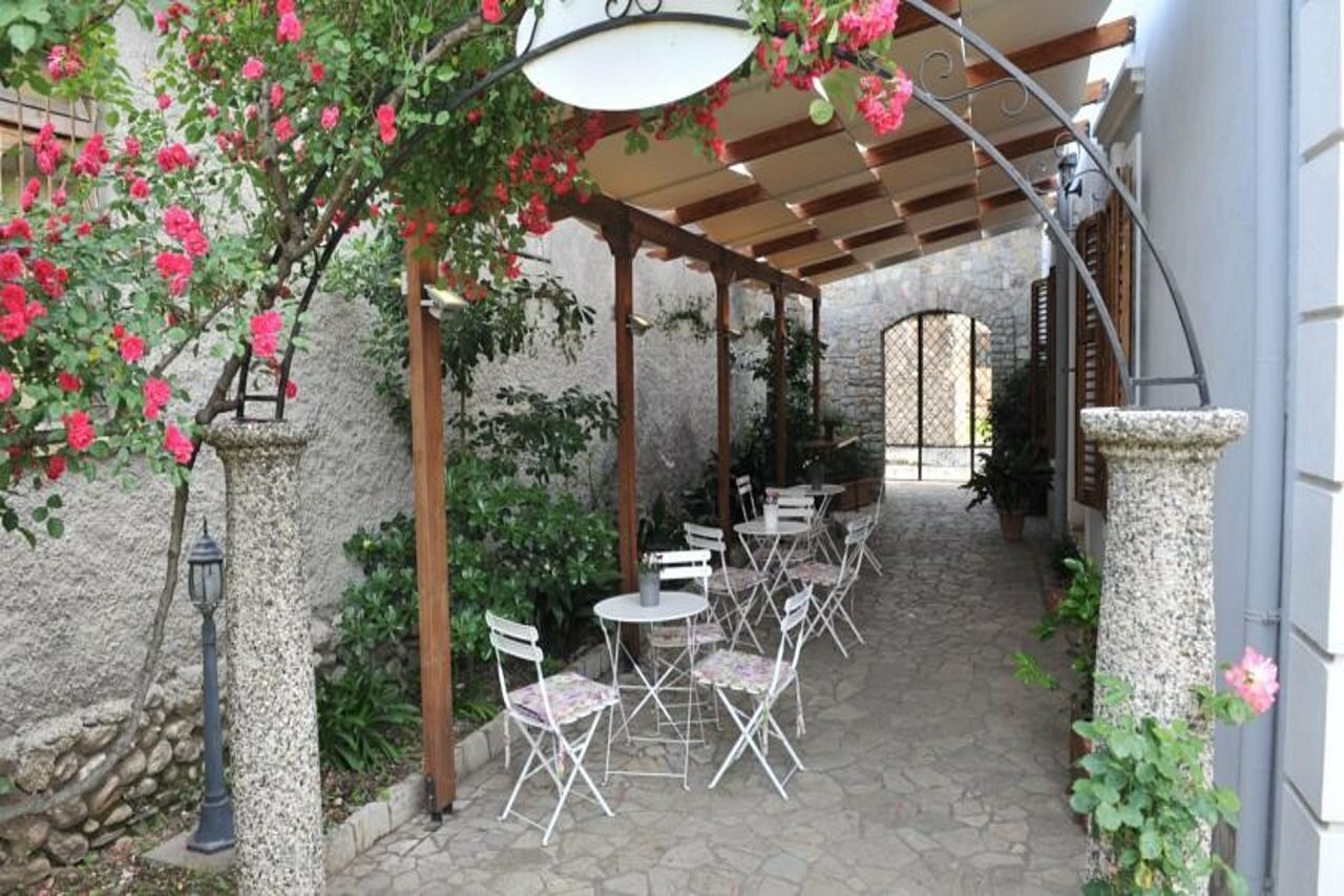 Фото Rose Garden Hotel