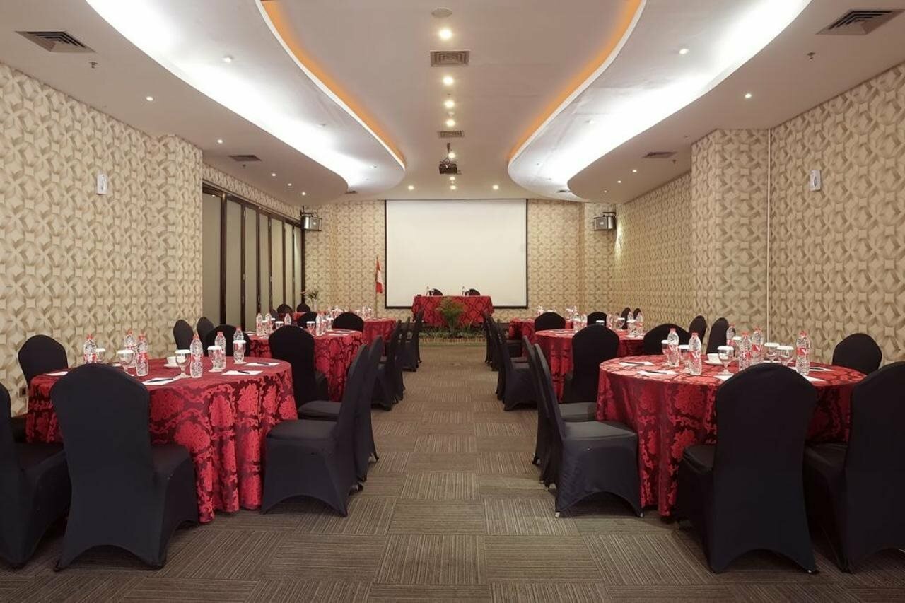 Фото Grand Edge Hotel Semarang