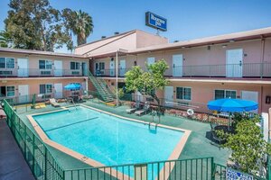 Гостиница Rodeway Inn near Melrose Ave в Лос-Анджелесе