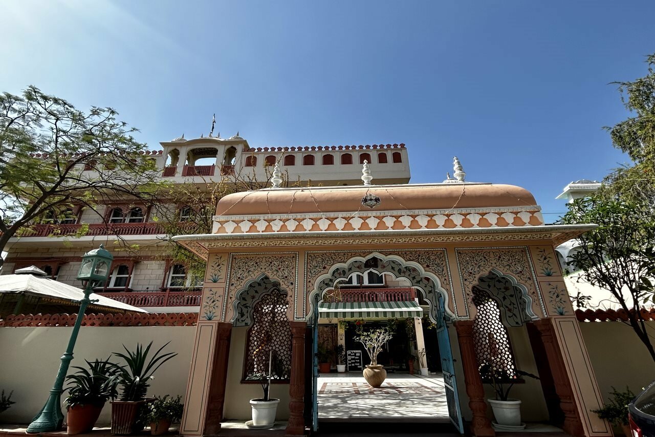 Фото Suryaa Villa - A City Centre Hotel