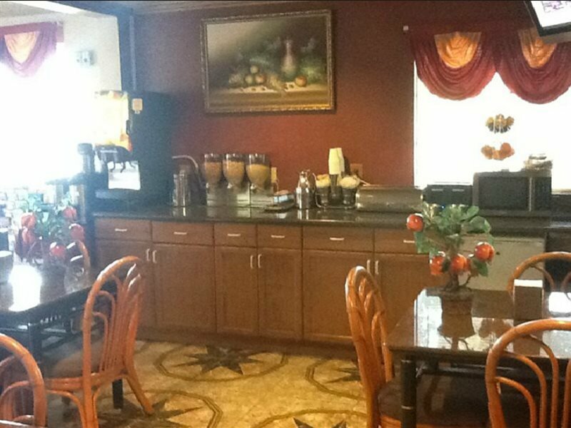 Фото Super 8 by Wyndham Pasadena/LA Area