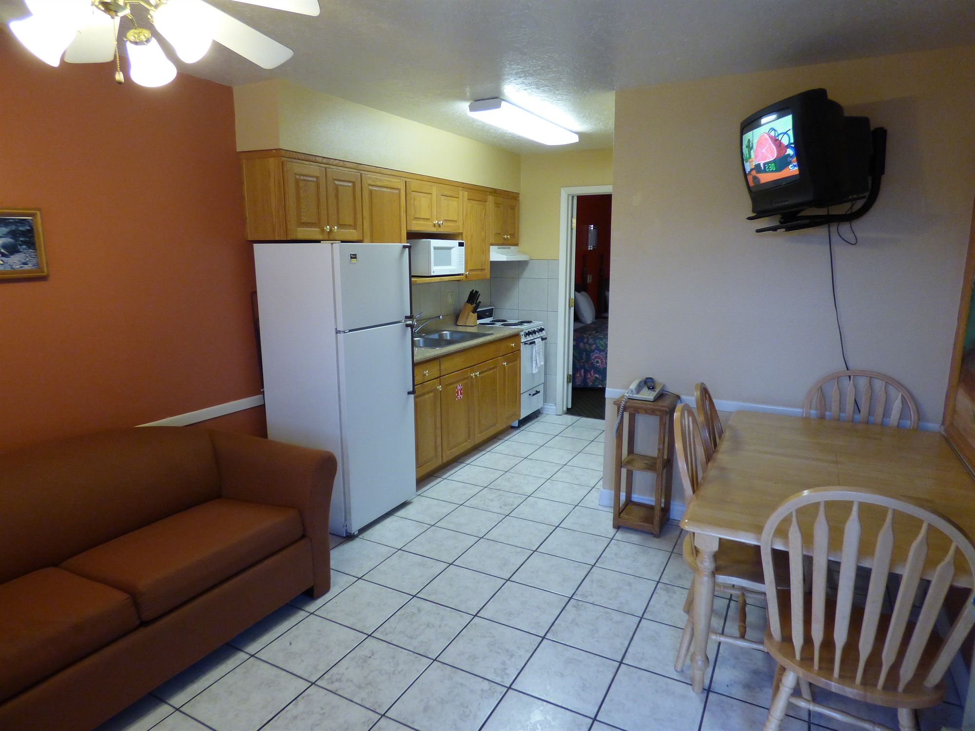 Фото Coronada Inn and Suites