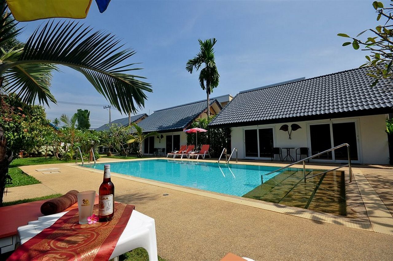 Фото Phuket Airport Hotel