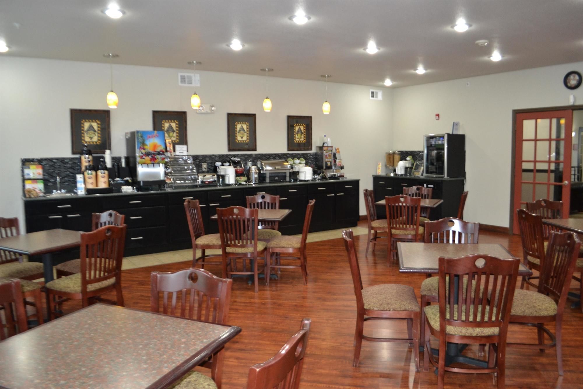 Фото Best Western Sherwood Inn & Suites