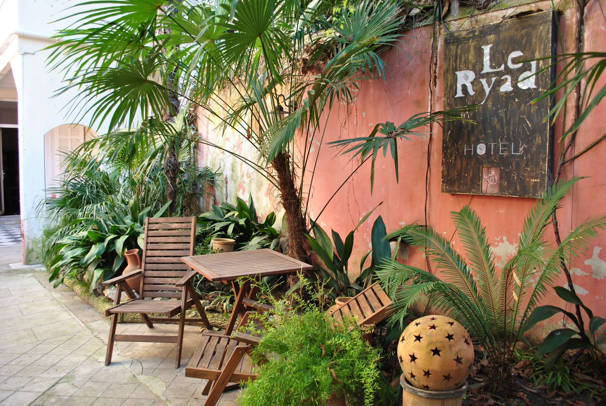 Фото отеля 1