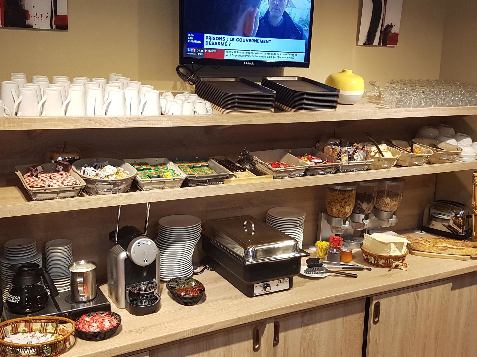 Фото Kyriad Avignon Palais Des Papes