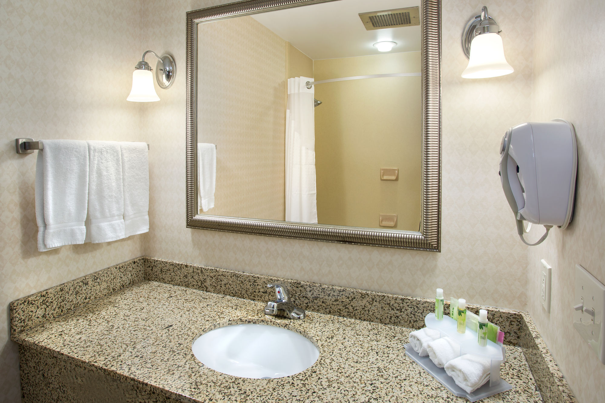 Фото Holiday Inn Express Lexington North-Georgetown, an Ihg Hotel