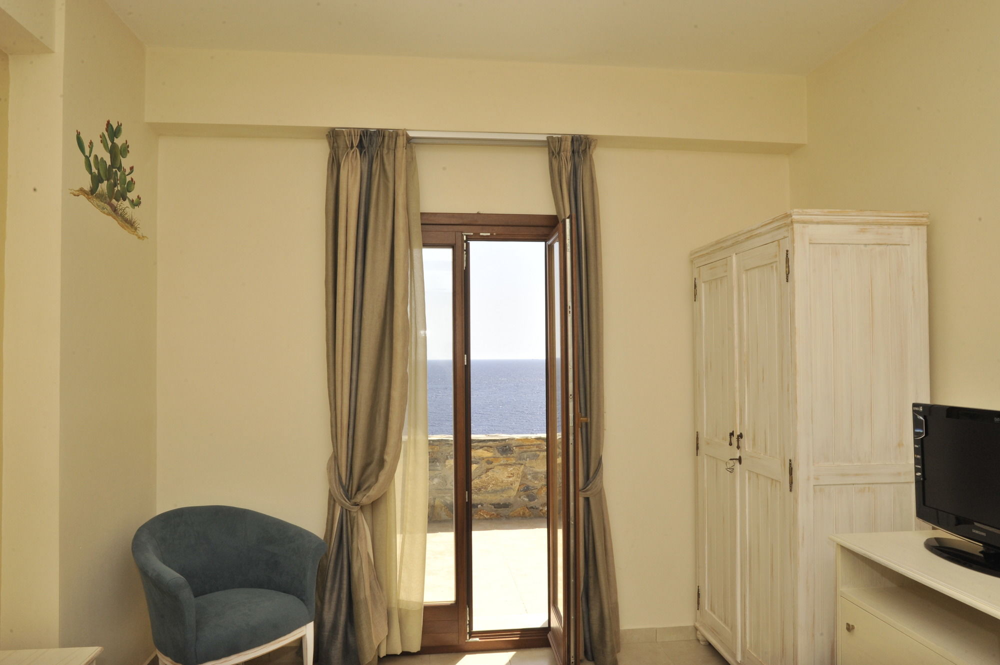 Фото Porto Mani Suites