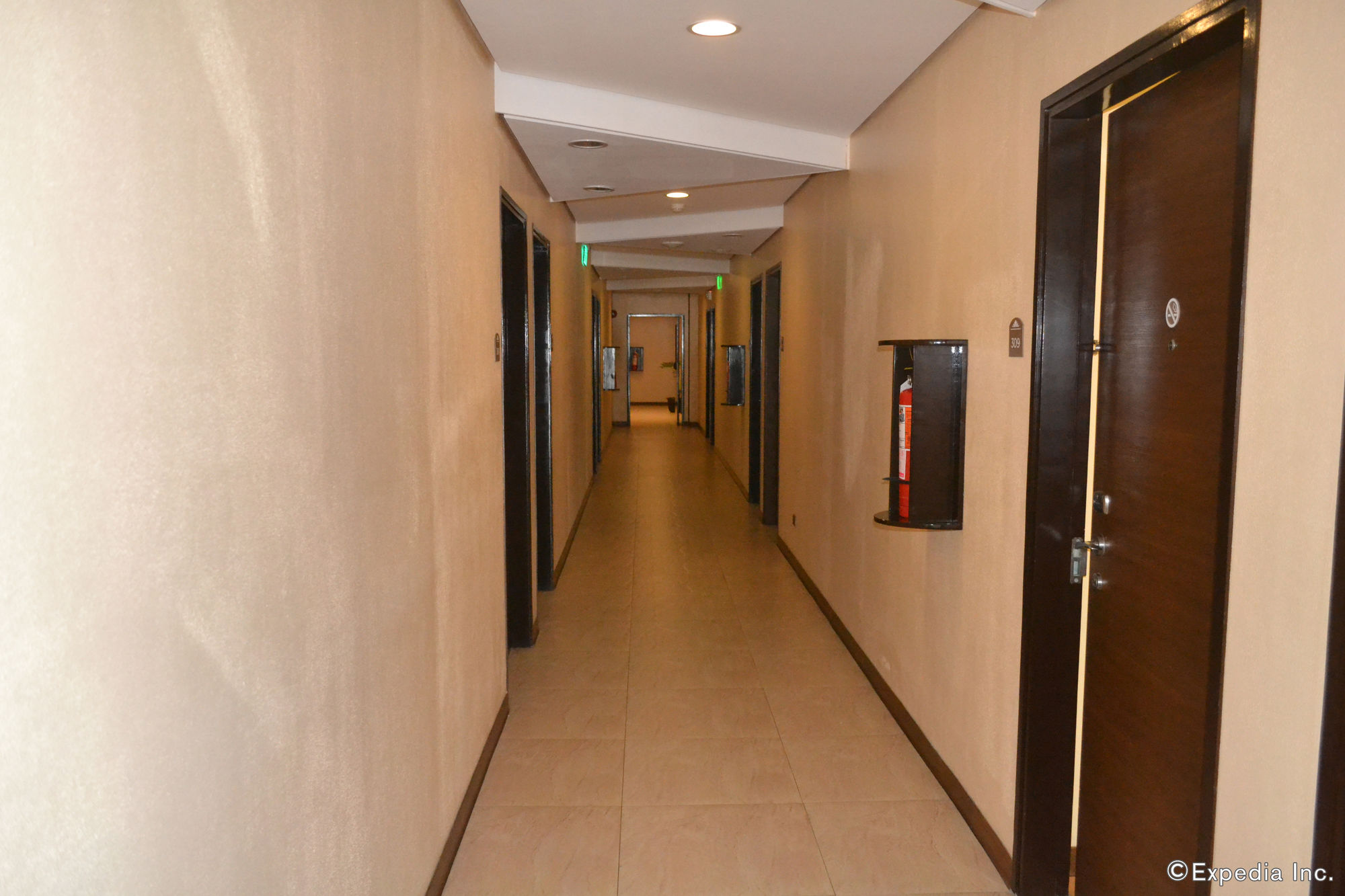 Фото Microtel by Wyndham General Santos