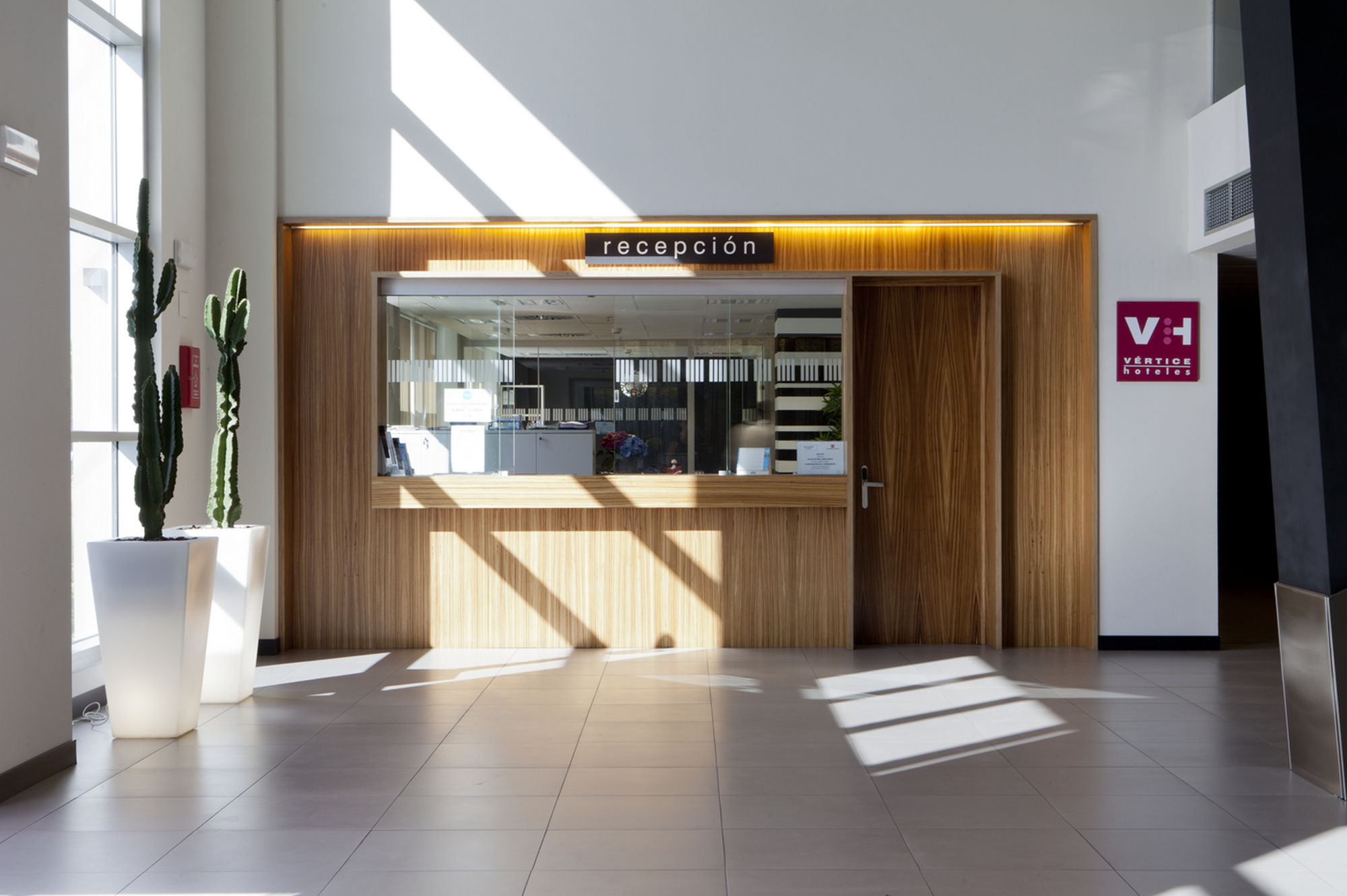 Фото Vertice Roomspace Madrid