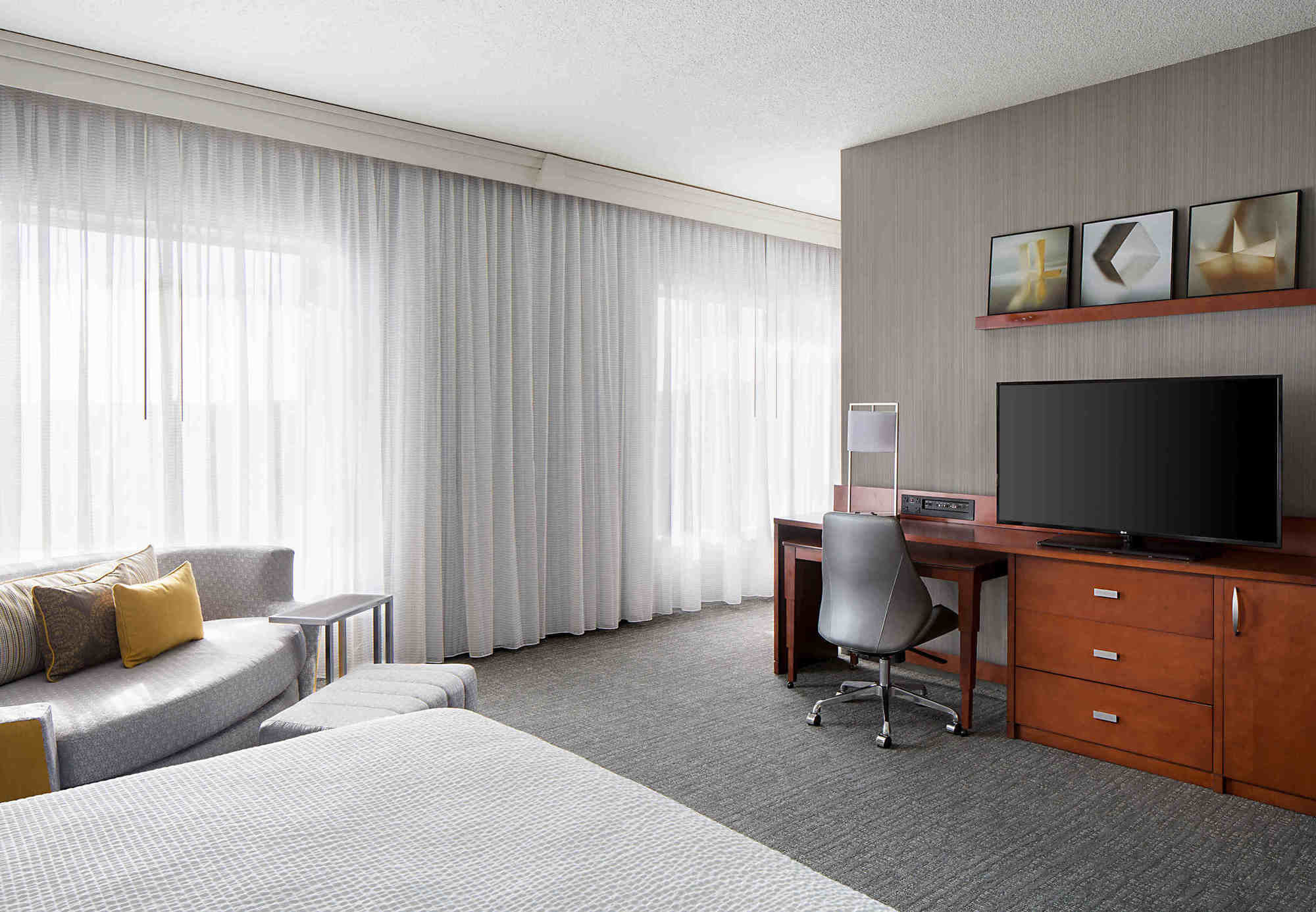 Фото Courtyard by Marriott Downtown Grand Rapids