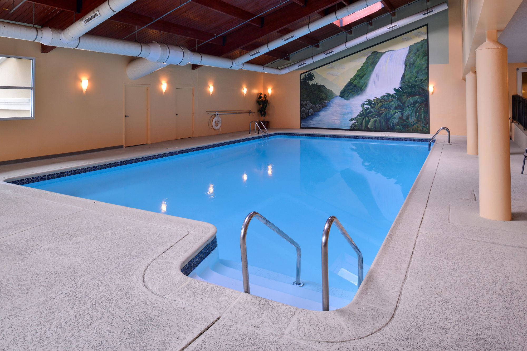 Фото Holiday Inn Martinsburg, an Ihg Hotel