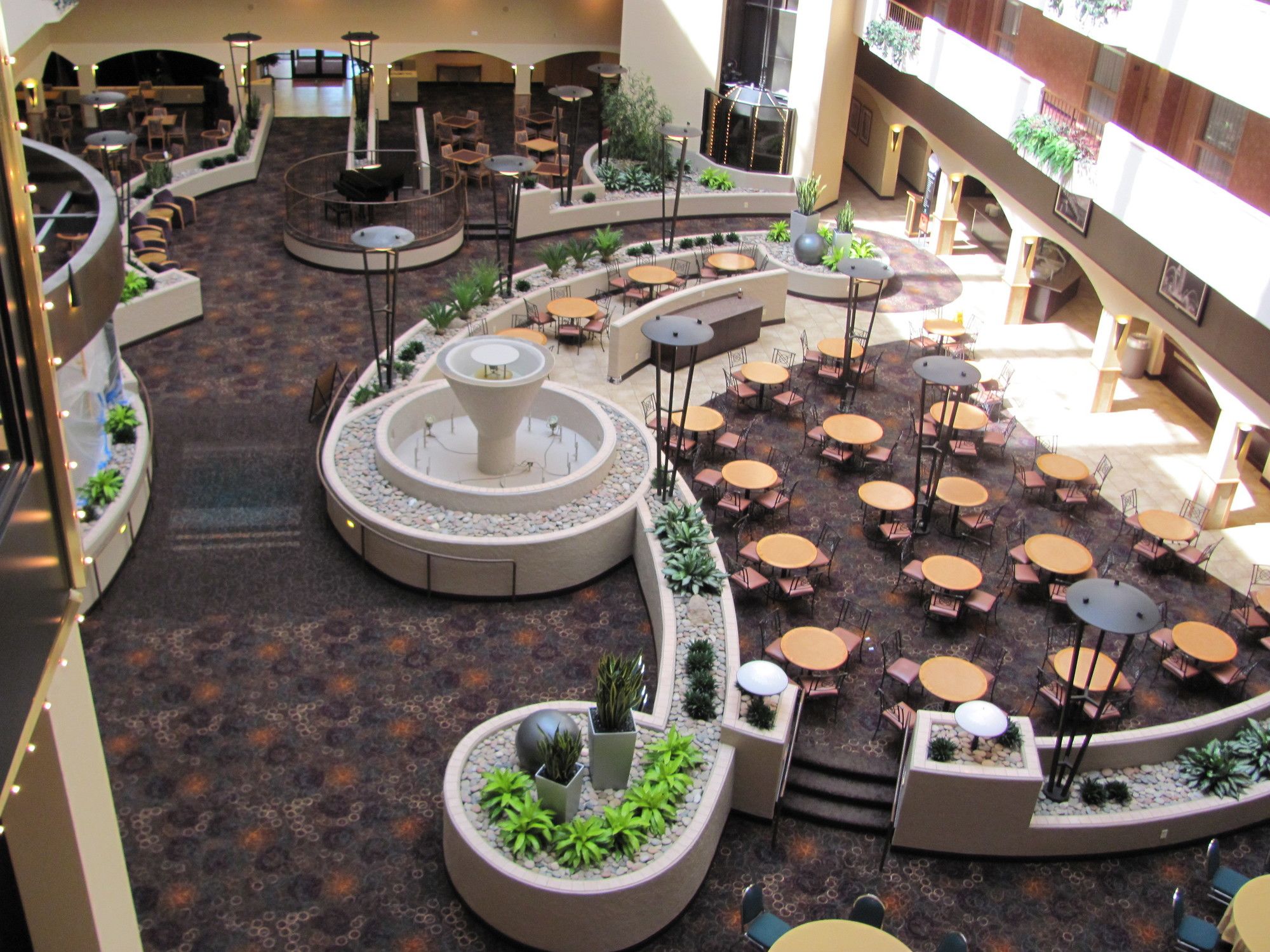 Фото Embassy Suites Hotel Kansas City - International Airport
