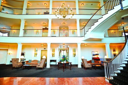 Внешний вид отеля Avon Old Farms Hotel в Авоне, фото 3