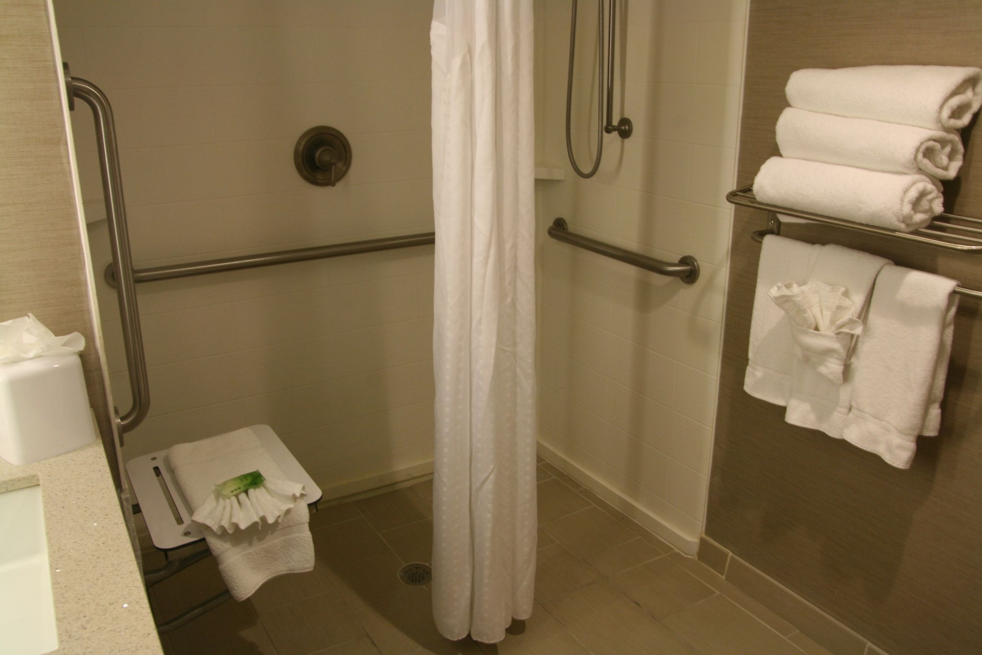 Фото Holiday Inn Express & Suites San Antonio Medical-Six Flags, an Ihg Hotel