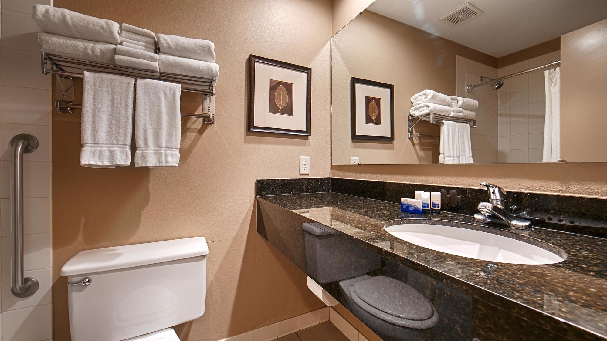 Фото Heritage Inn