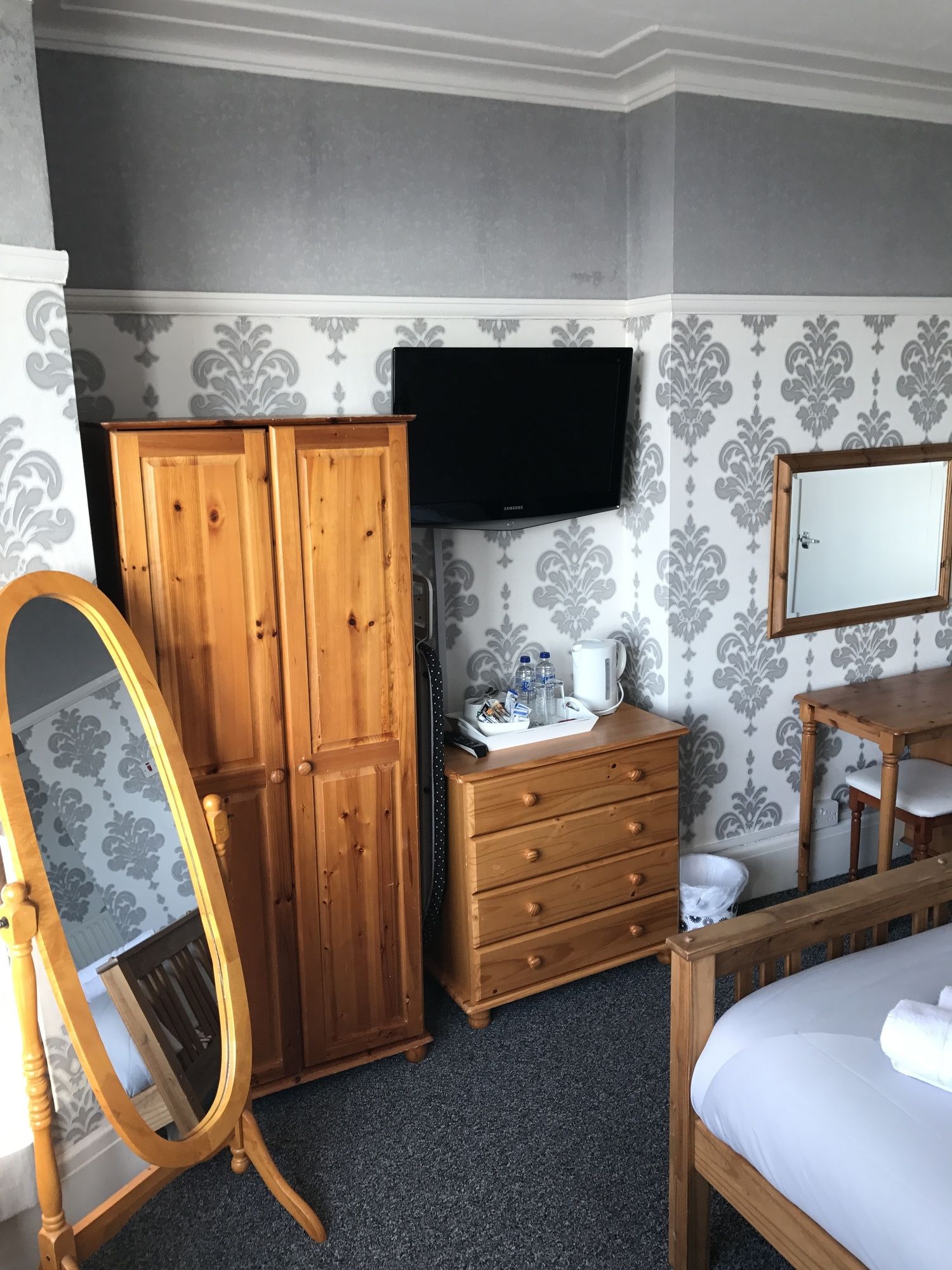 Фото Queens Plaza Hotel