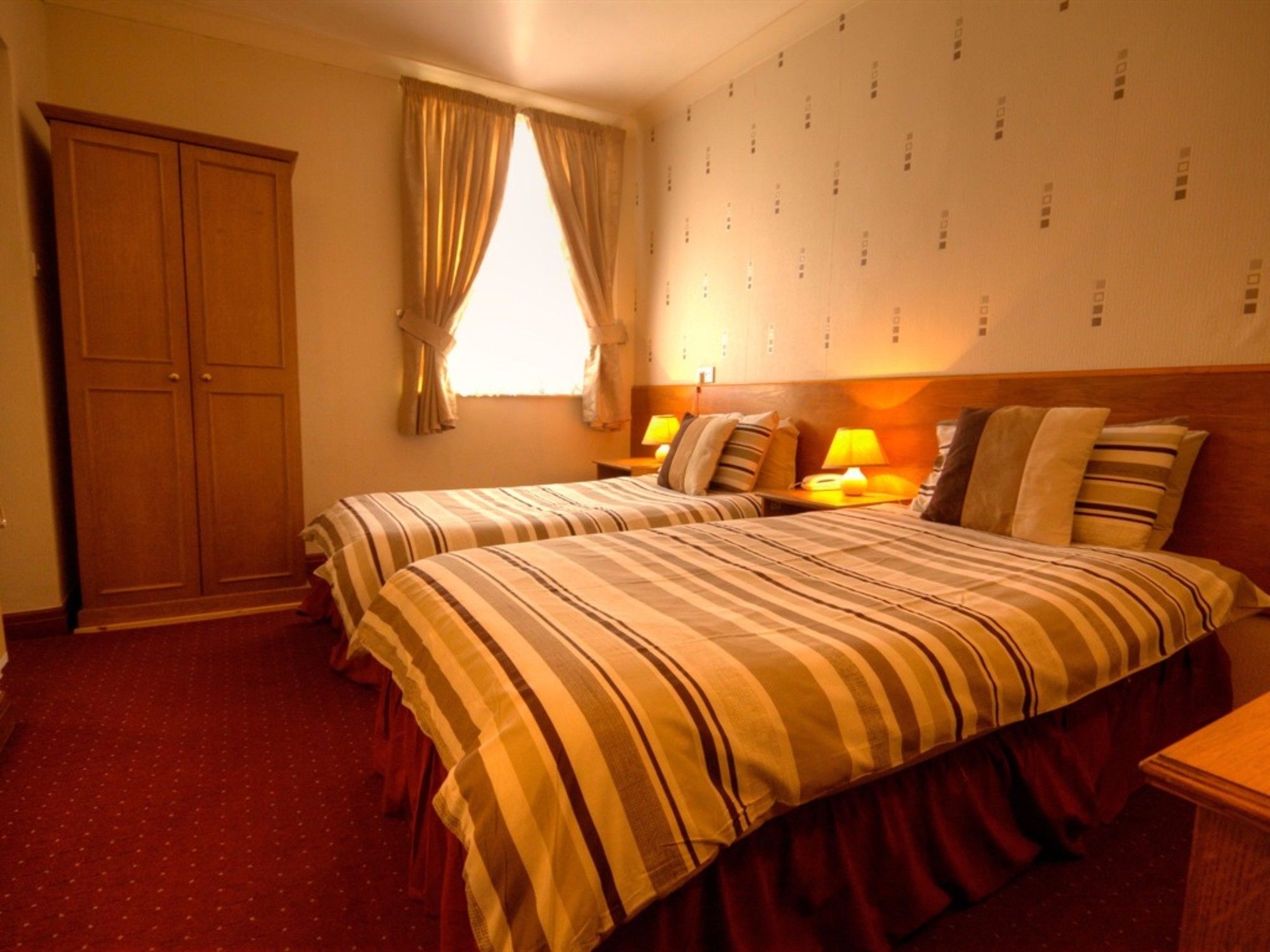 Фото Dickens Bar and Inn