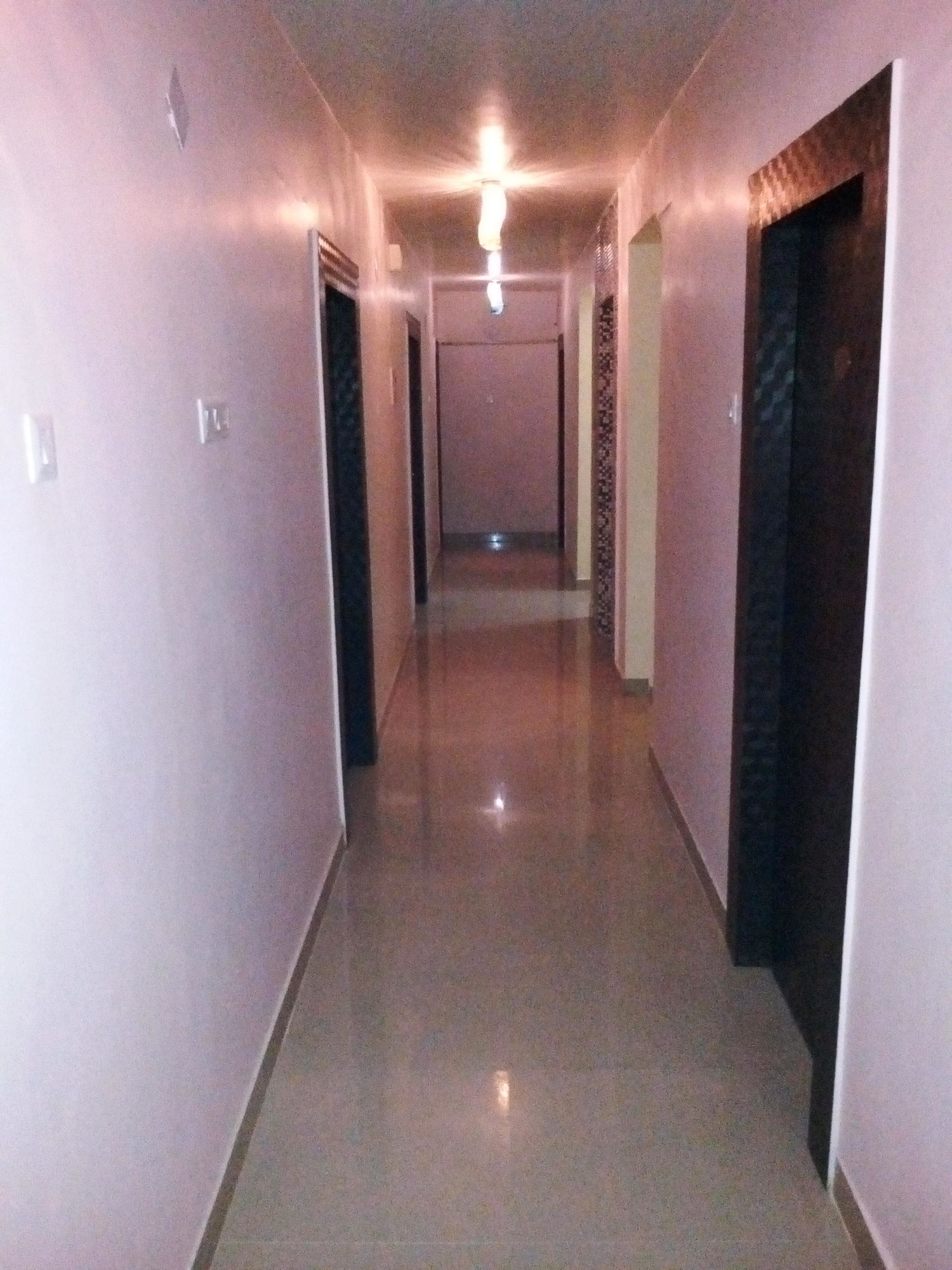 Фото Hotel Viraat Inn