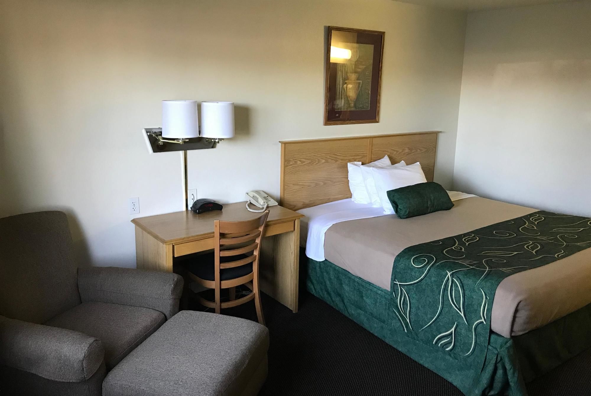 Фото Travelodge by Wyndham Yermo