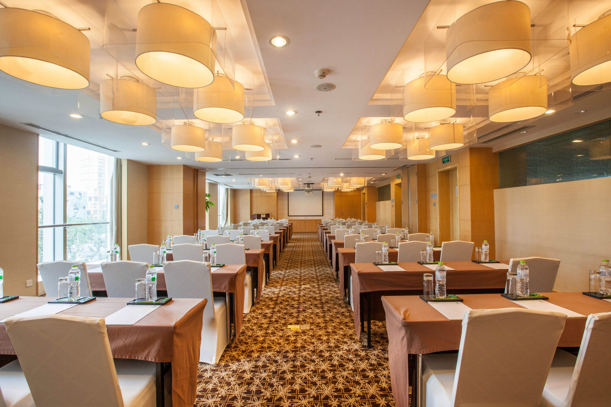 Фото Holiday Inn Beijing Focus Square